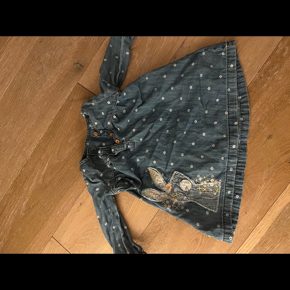 Cute denim dress with rabbit appliqué - Picture 2 of 4